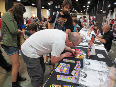 Me-signing-a-comic-3